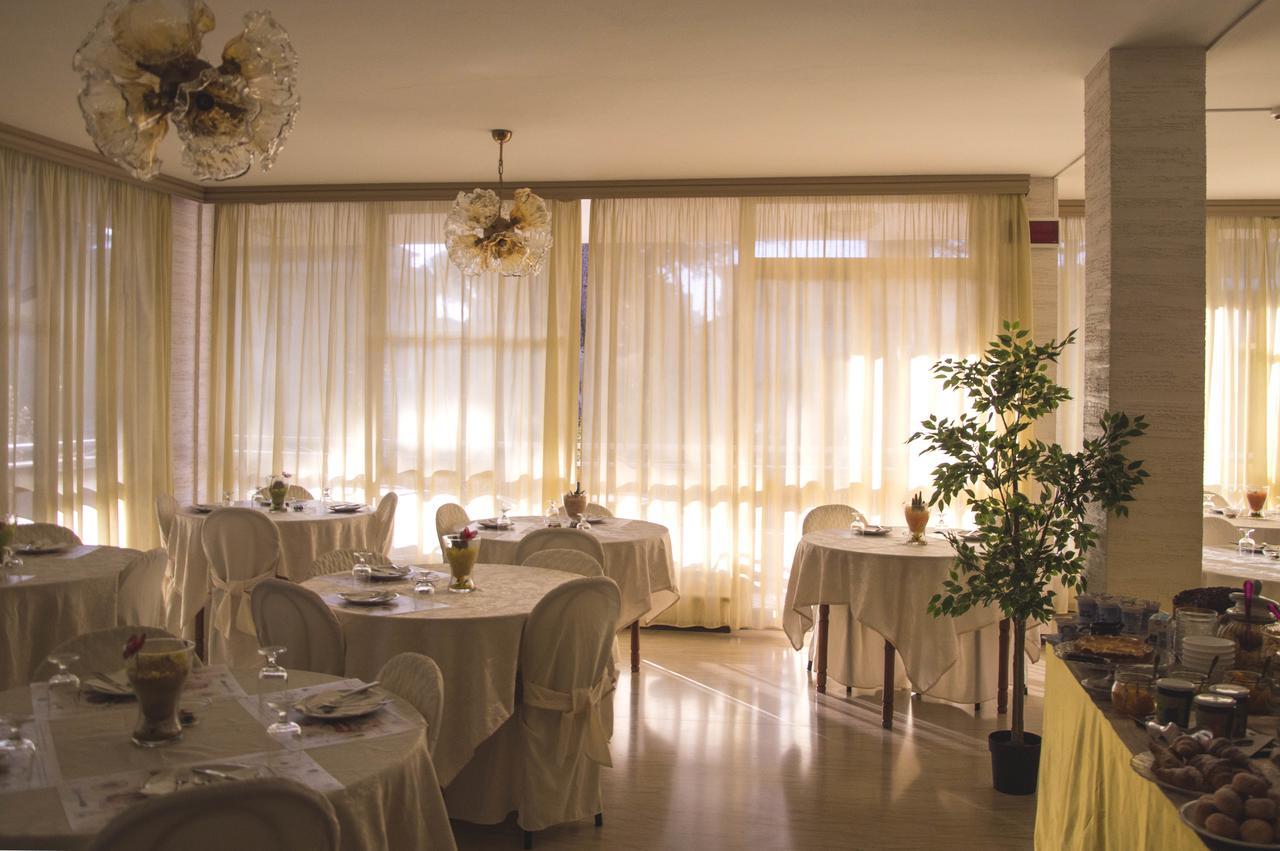 Hotel Fucsia ริชโชเน ภายนอก รูปภาพ