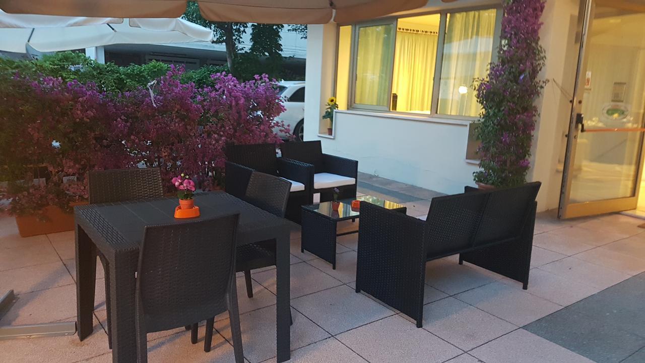Hotel Fucsia ริชโชเน ภายนอก รูปภาพ
