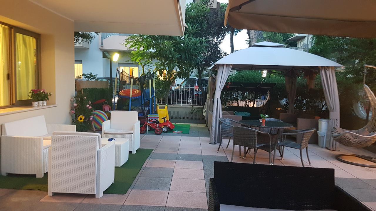 Hotel Fucsia ริชโชเน ภายนอก รูปภาพ